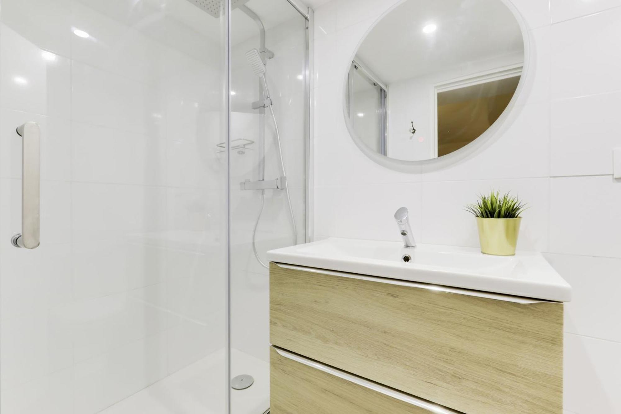 nice studio renovated&bright - street side Parijs Buitenkant foto